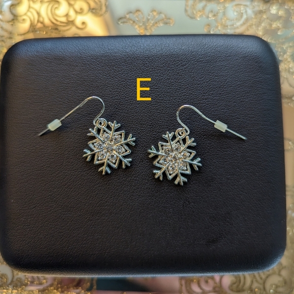 ❄️Bundle of Snowflake Jewelry❄️ - Picture 11 of 14